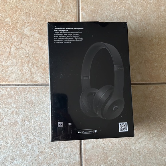 Beats Solo 3 - New - Picture 3 of 8